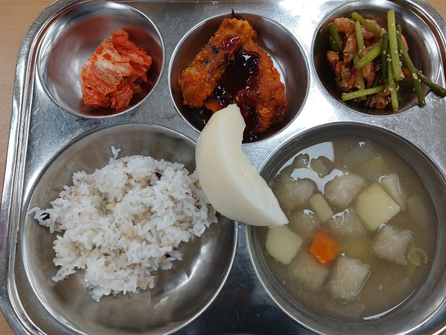 잡곡밥
감자옹심이5.6.17
건새우마늘쫌볶음5.6.9.13
프링글맛쵸퀸15
배추김치9
배_이미지