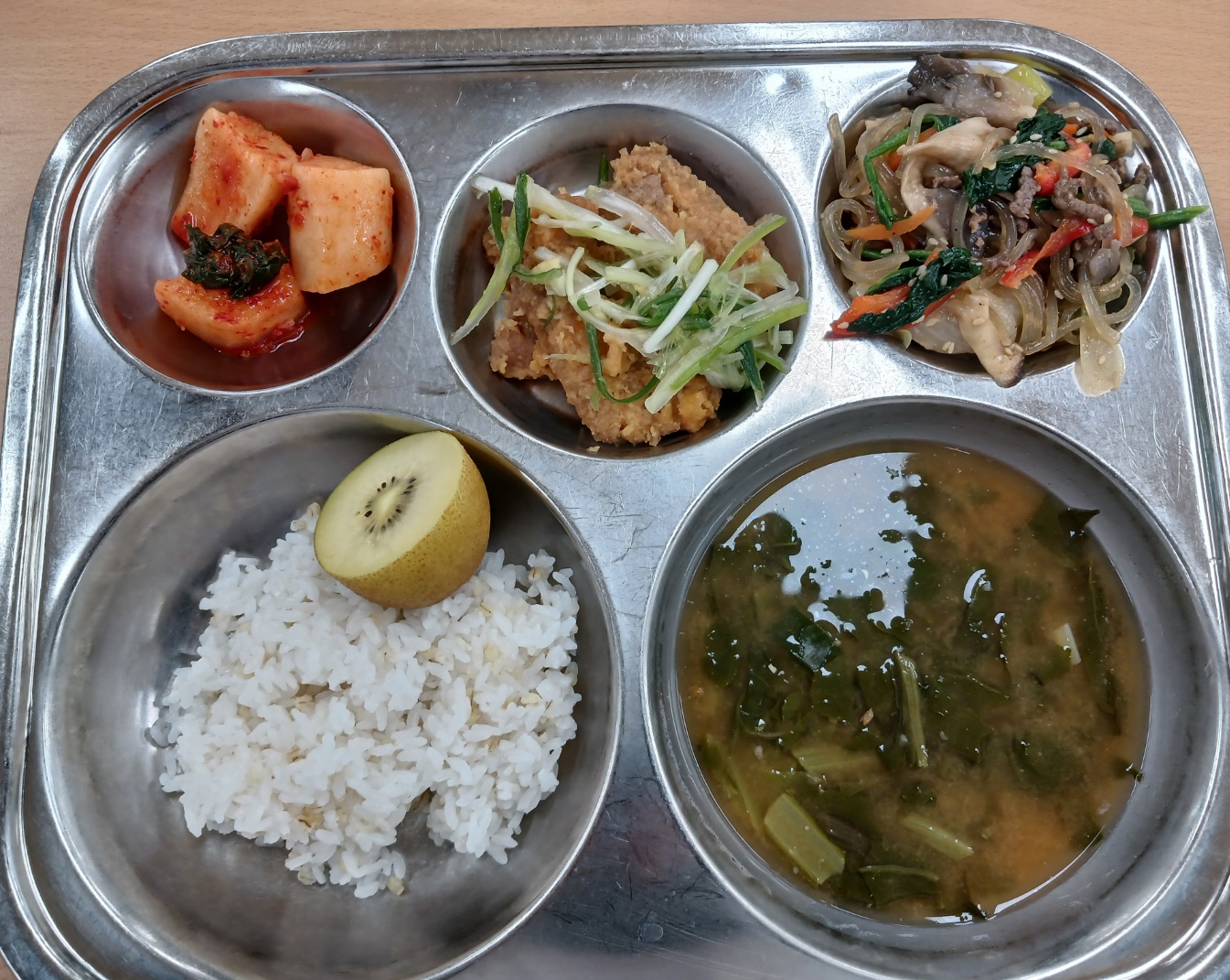 황금찰보리밥
근대된장국5.6
.9
돼지갈비엿장조림5.6.10.13.19
버섯잡채5.6.13.16
총각김치9
키위_이미지